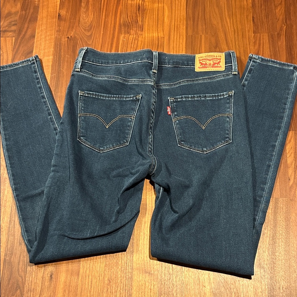 Levi's Women's 720 High Rise Super Skinny Dark Blue Straight Leg Jeans